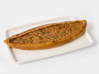Kıymalı Pide — köz üstünde